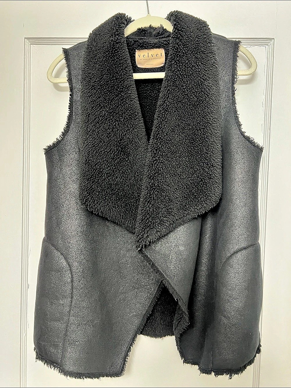 Velvet by Graham & Spencer Black Faux Shearling Vest Like New P/XS